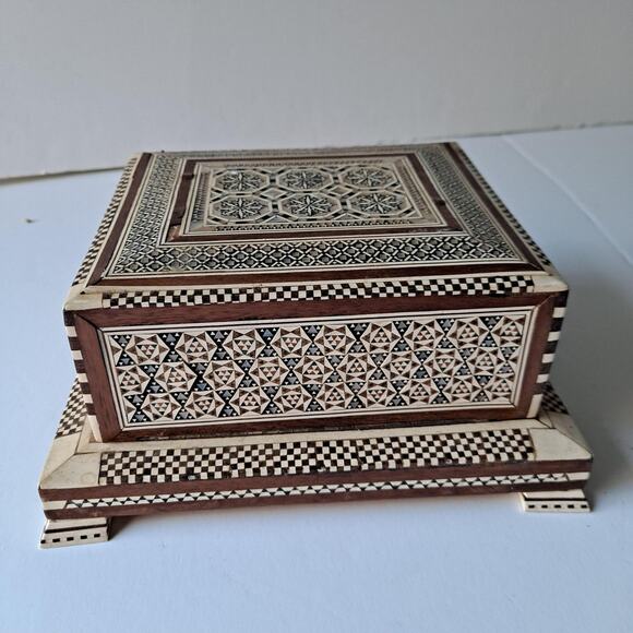 Vintage Egyptian Mother of Pearl Cigarette Case Décor in laid Wooden Musical Box - Picture 6 of 13